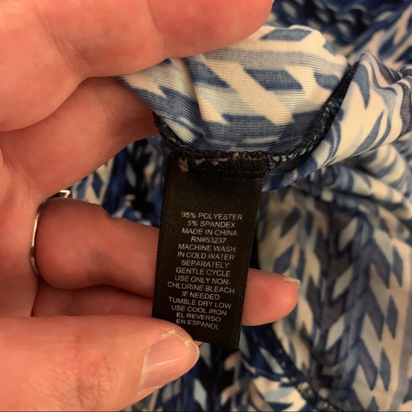 Knee-length Stretchy Patterned Shirt Dress - Picture 3 of 6